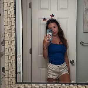 Meet your Posher, Madalyn